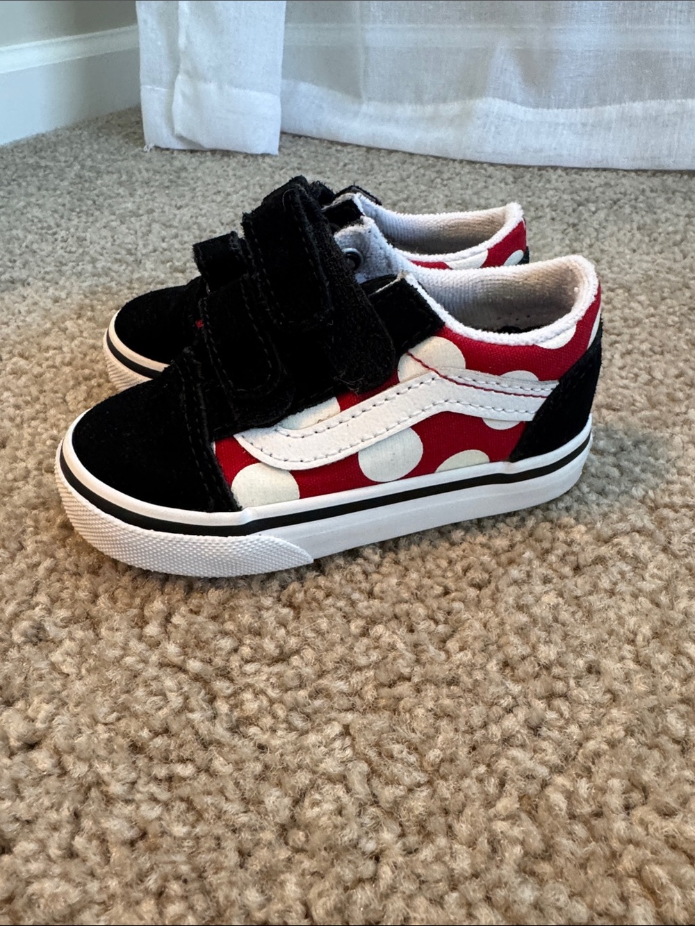 Minnie Mouse polka dot Vans